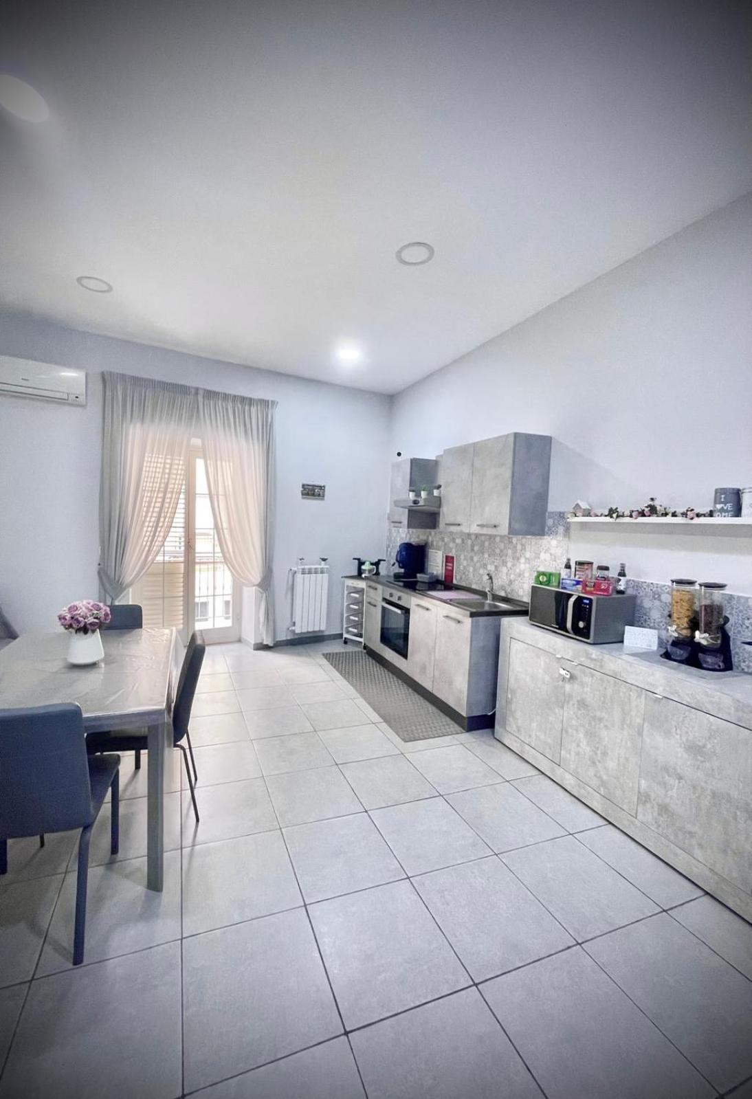 نابولي Rianna House B&B المظهر الخارجي الصورة