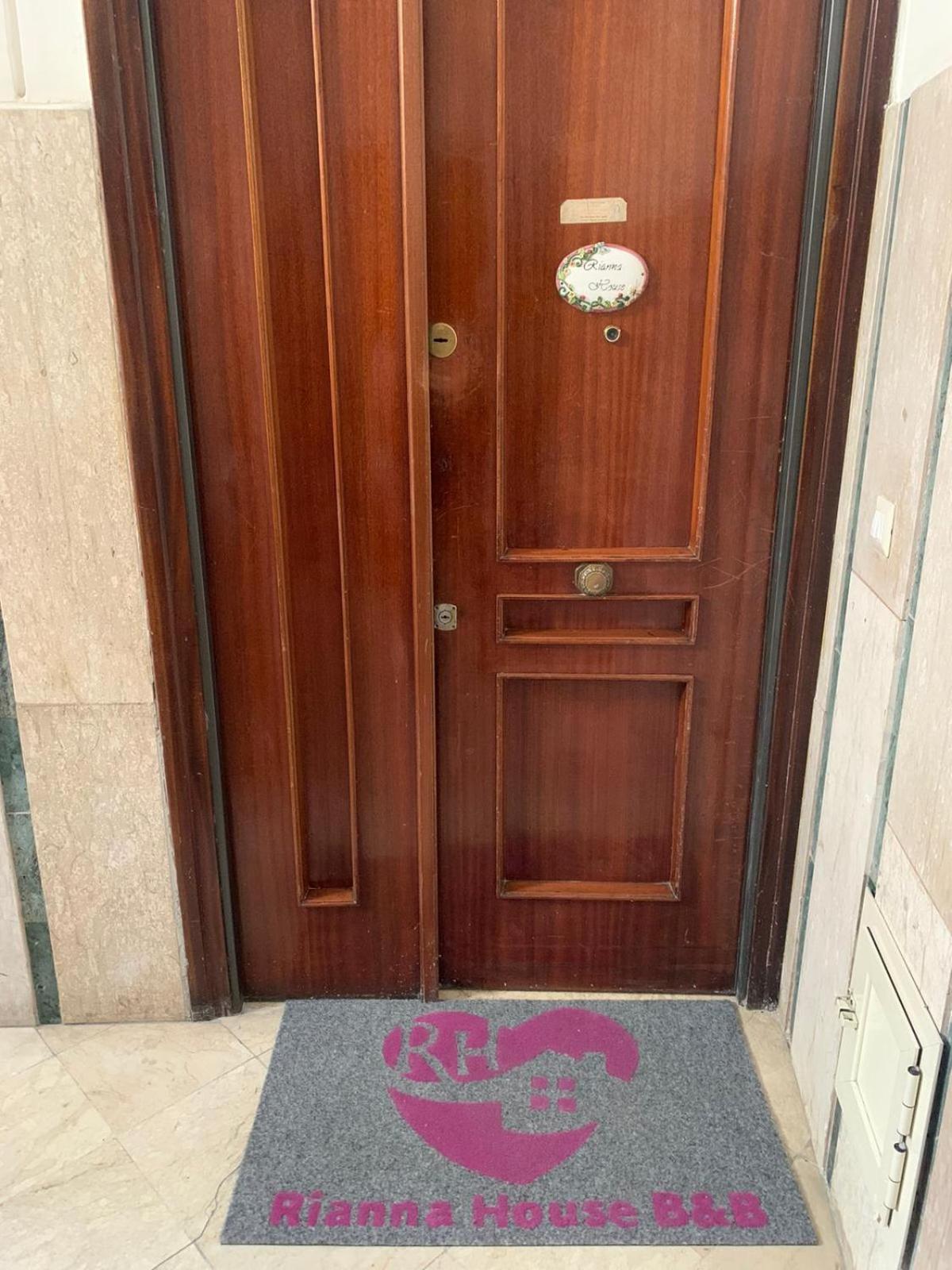 نابولي Rianna House B&B المظهر الخارجي الصورة