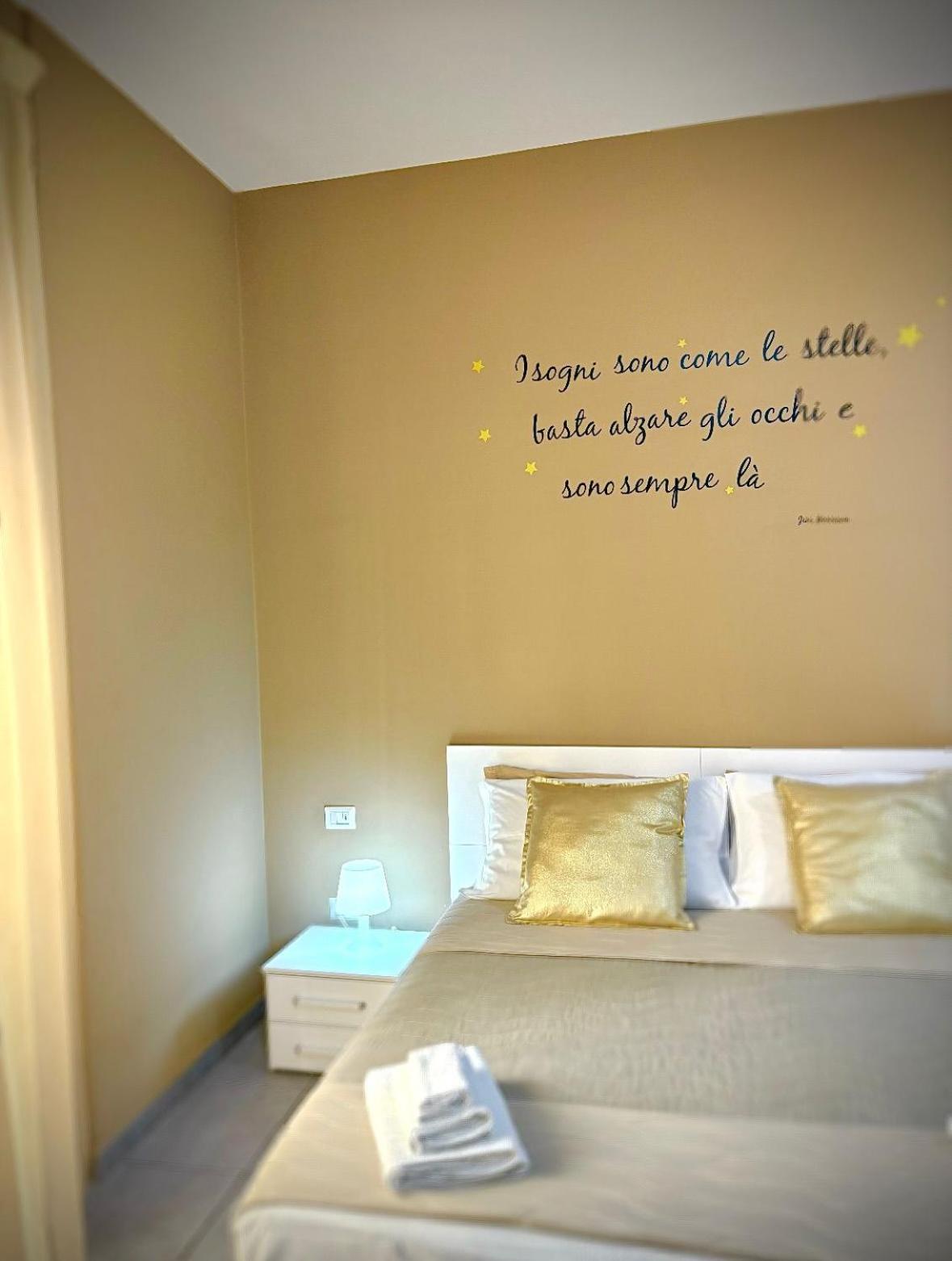 نابولي Rianna House B&B المظهر الخارجي الصورة