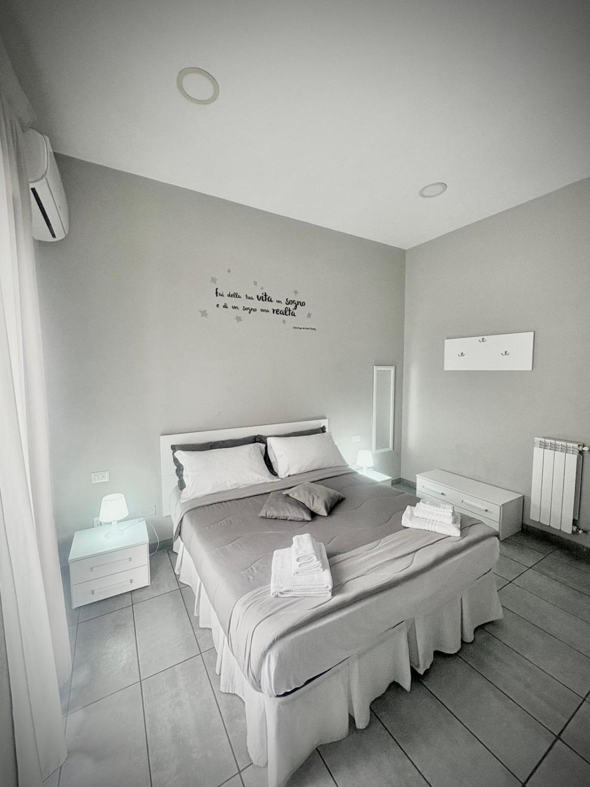 نابولي Rianna House B&B المظهر الخارجي الصورة