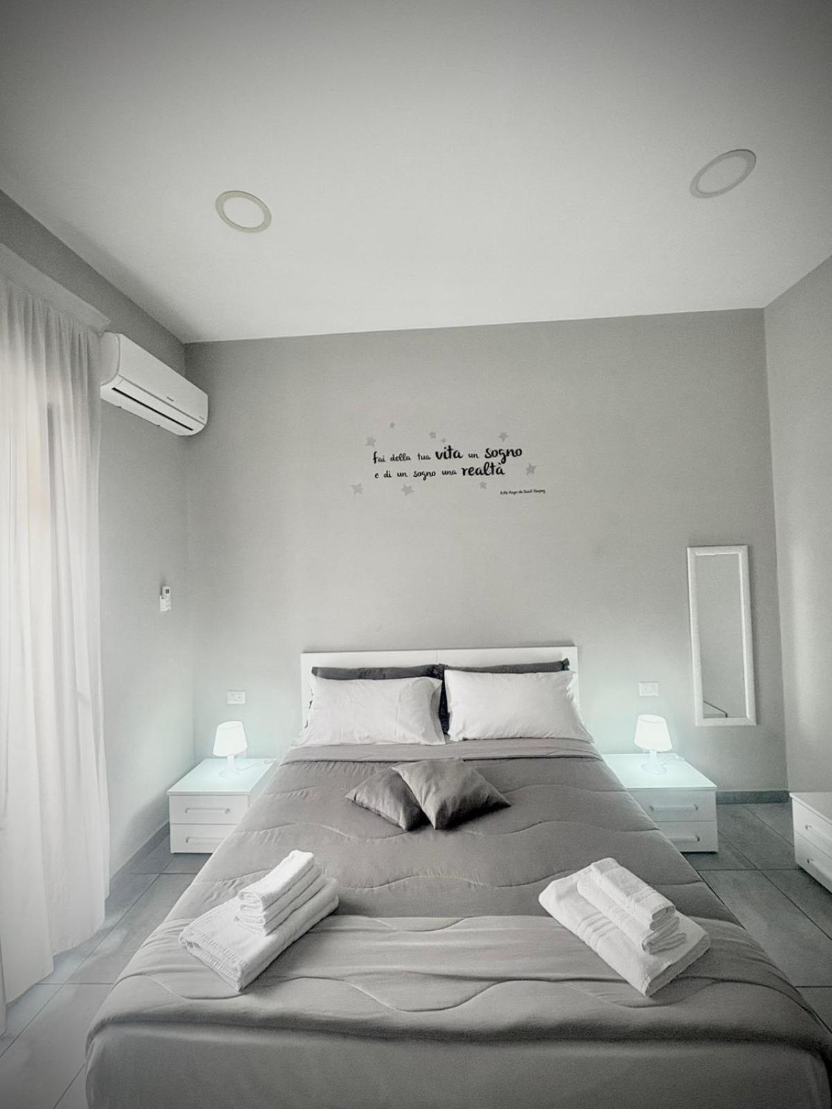 نابولي Rianna House B&B المظهر الخارجي الصورة