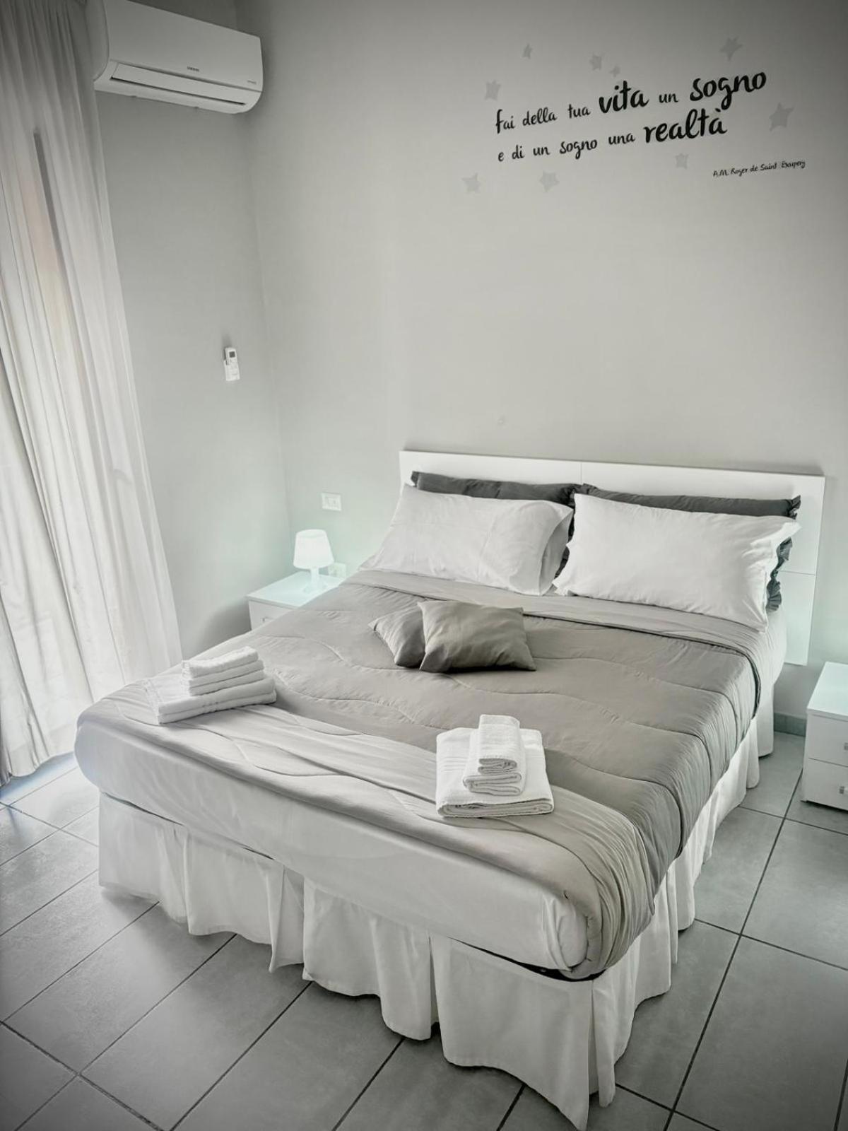 نابولي Rianna House B&B المظهر الخارجي الصورة